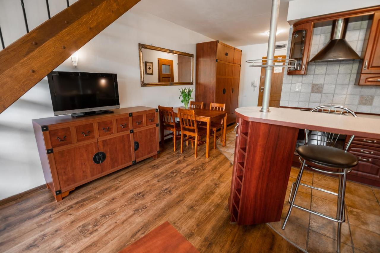 Karkonosky Apartamenty - Huta Szkla シクラルスカ・ポレンバ エクステリア 写真